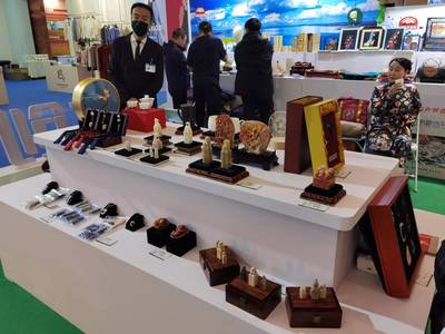 赤峰文旅閃耀“赤峰好物進(jìn)北京”活動(dòng)，文化用品盡顯民族魅力